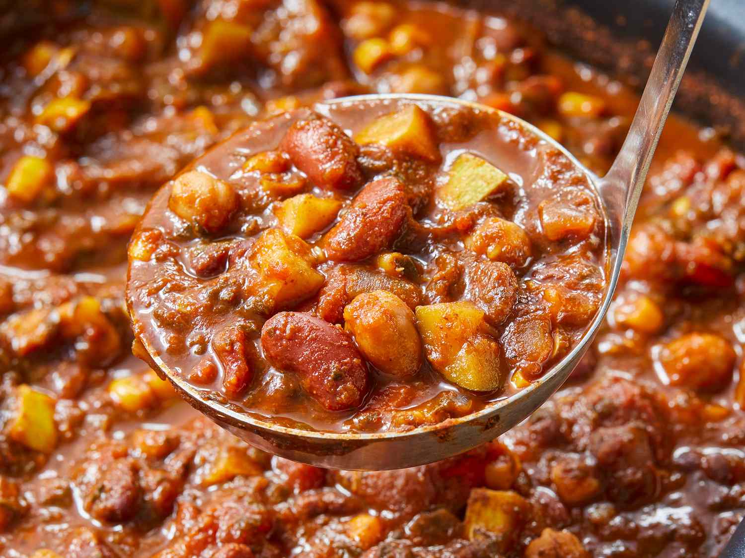 Hearty Slow-Cooked Vegan Chili with Smoky Spices